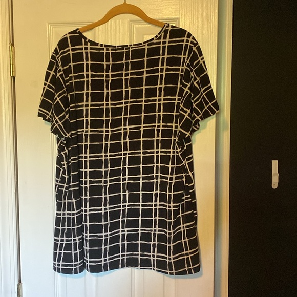 Tops - Picture 7 of 8